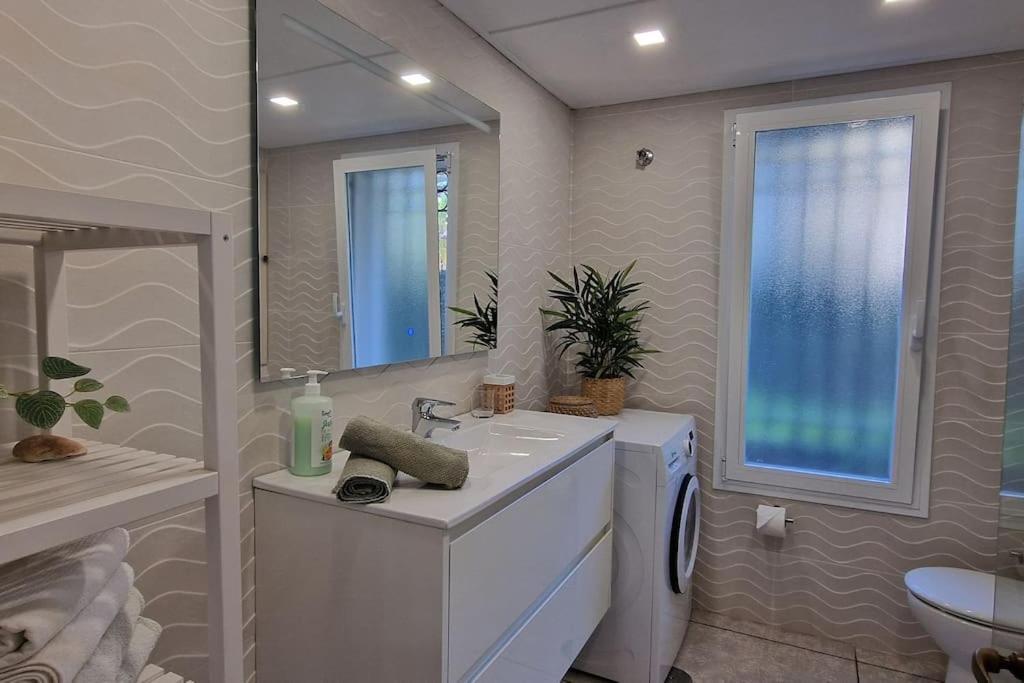 Luxe Studio Met Ruim Terras, Vlak Aan Zee! Sitio de Calahonda Luaran gambar