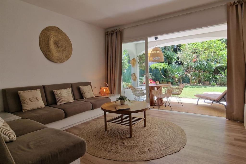 Luxe Studio Met Ruim Terras, Vlak Aan Zee! Sitio de Calahonda Luaran gambar