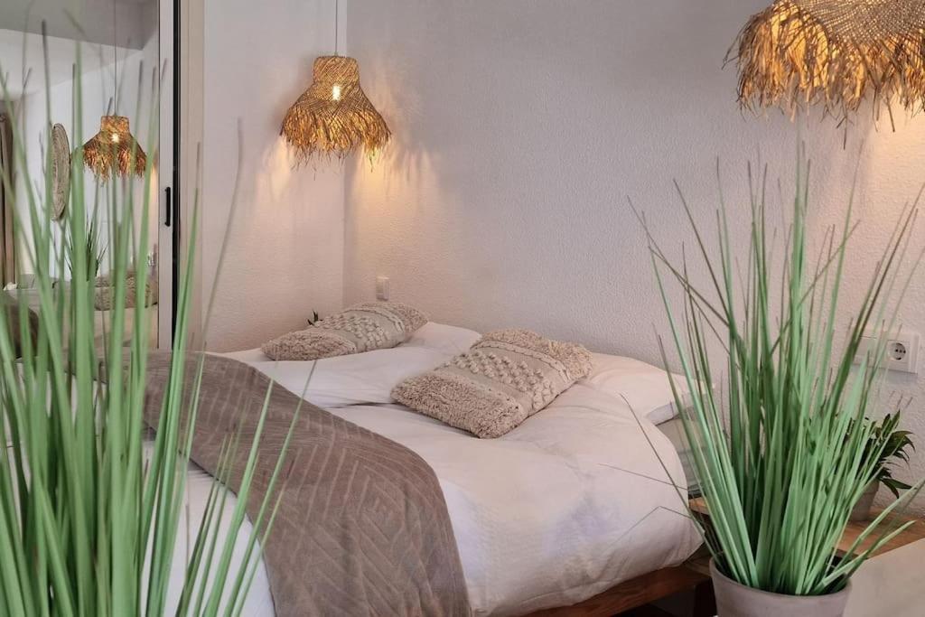 Luxe Studio Met Ruim Terras, Vlak Aan Zee! Sitio de Calahonda Luaran gambar