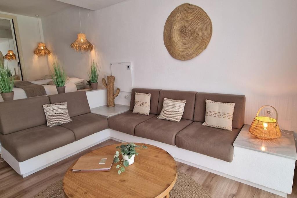 Luxe Studio Met Ruim Terras, Vlak Aan Zee! Sitio de Calahonda Luaran gambar