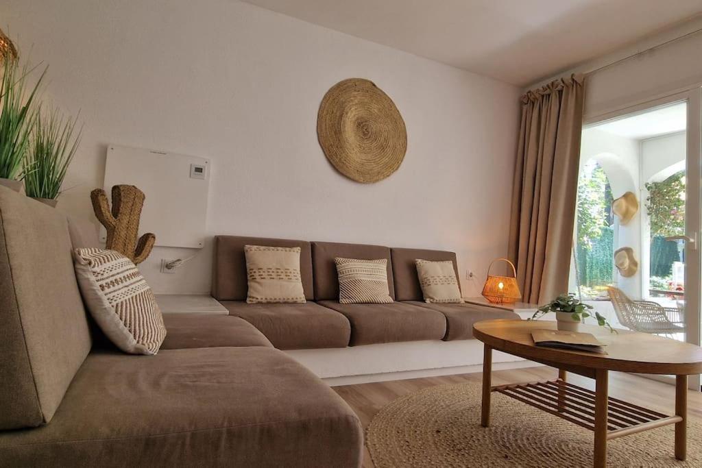 Luxe Studio Met Ruim Terras, Vlak Aan Zee! Sitio de Calahonda Luaran gambar
